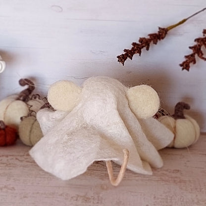 Needle felted mouse Ghost Tobben Tattertail